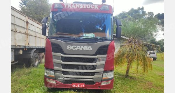 Scania R450 em leilão em Curitiba/PR