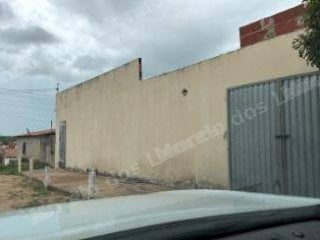 Casa de 74 m2 em leilão em Canindé/CE