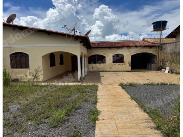 Casa de 375 m2 em leilao em Anápolis/GO