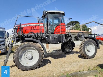 Máquina agrícola 2023 em leilão em Castro/PR