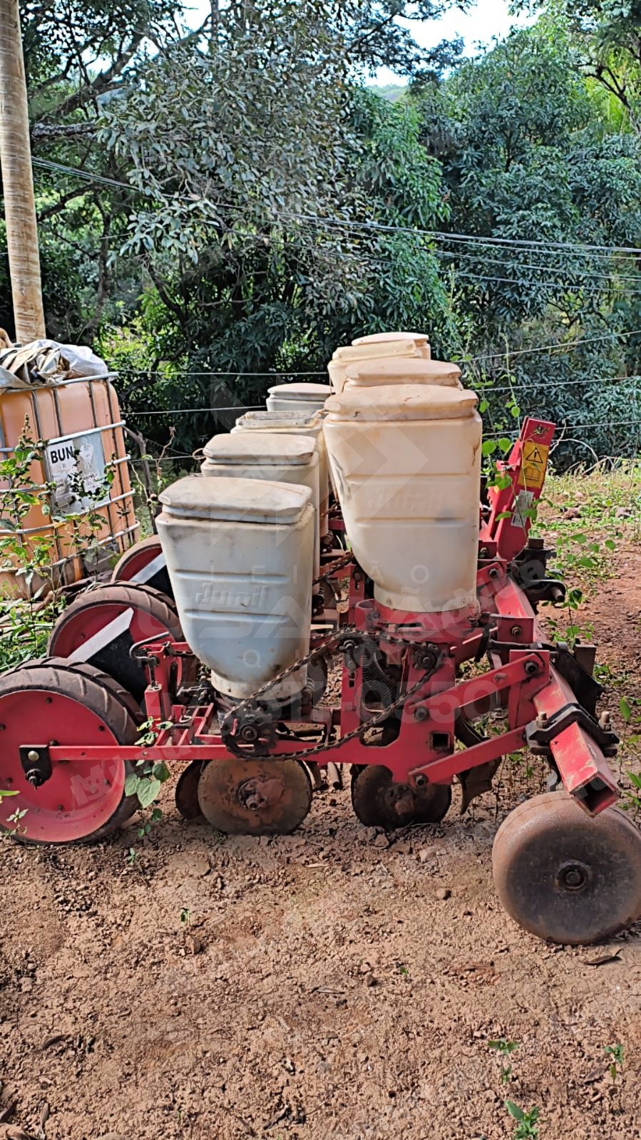 Máquina agrícola 2022 em leilão em Água/MG