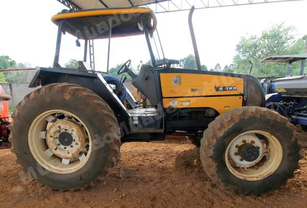 Máquina agrícola 2005 em leilão em Brasil - Lote 2
