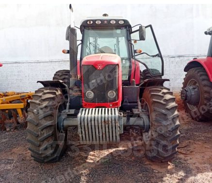 Máquina agrícola 2012 em leilão em Dracena/SP