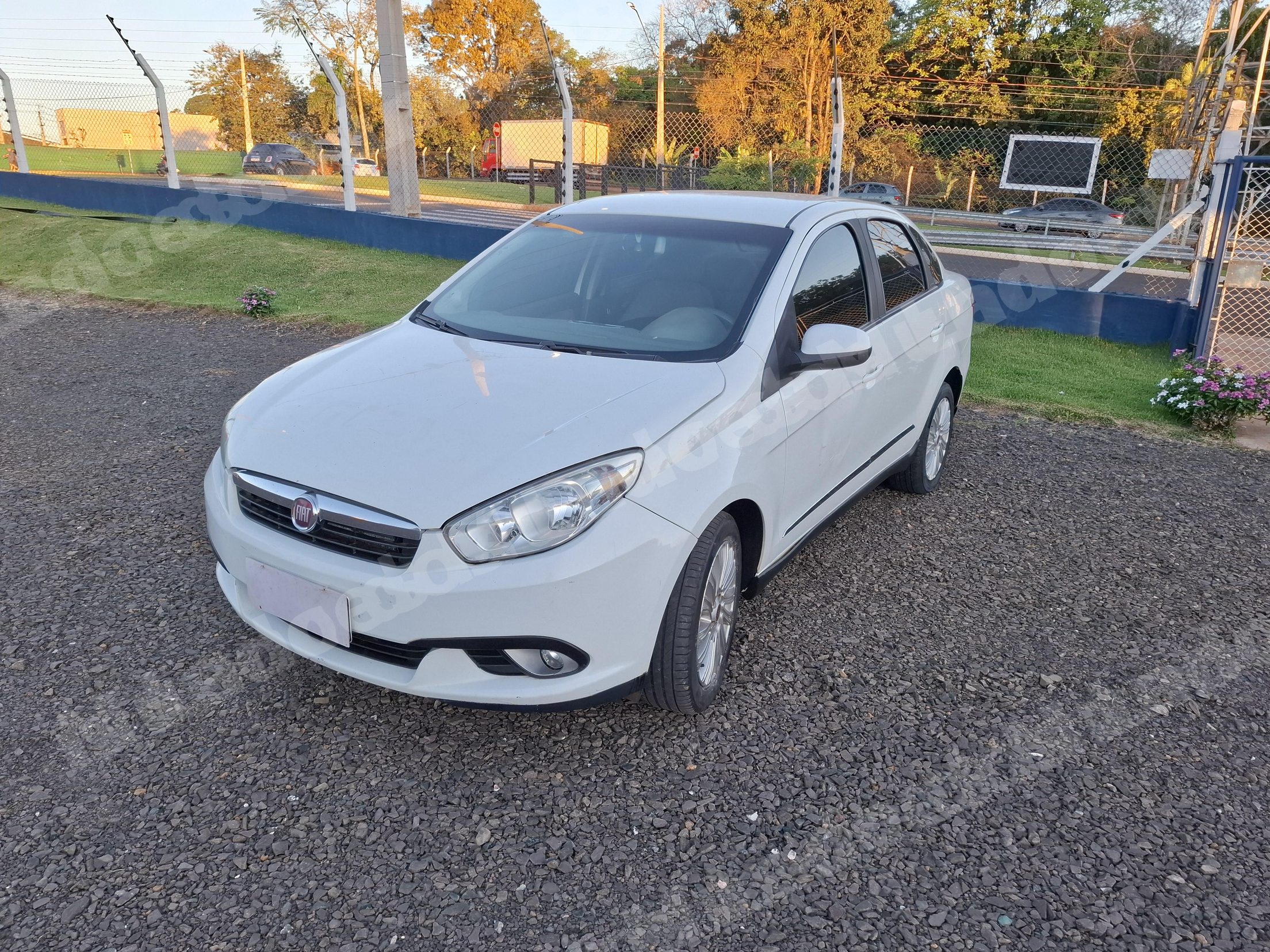 Fiat Siena 2016 em leilao em Londrina/PR