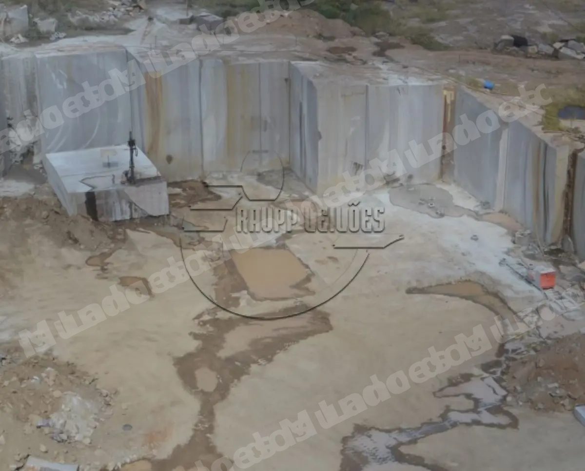 Lote em leilao em Brasil
