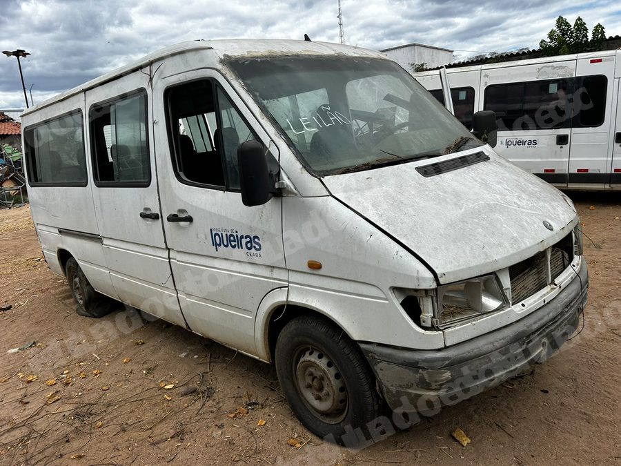 Carro 2000 em leilão em Brasil