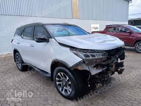 Toyota Hilux em leilao em Aparecida de Goiânia/GO