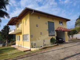 Casa de 400 m2 em leilao em Mairinque/SP