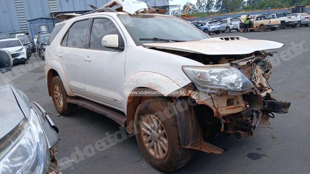 Toyota Hilux Sw4 Srv 4X4 2012 em leilão em Brasil