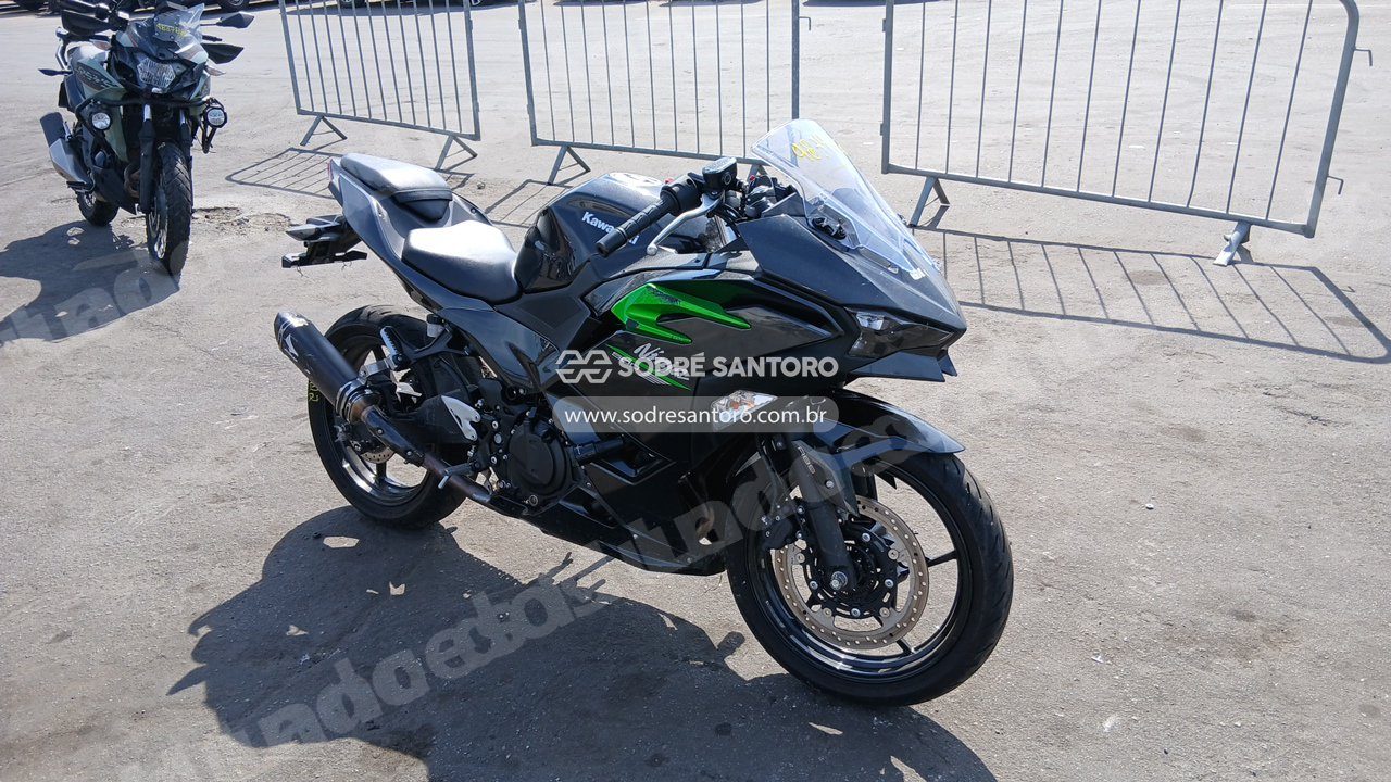 Kawasaki Ninja 500 2025 em leilão em Brasil