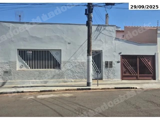 Casa de 383 m2 em leilão em Penápolis/SP