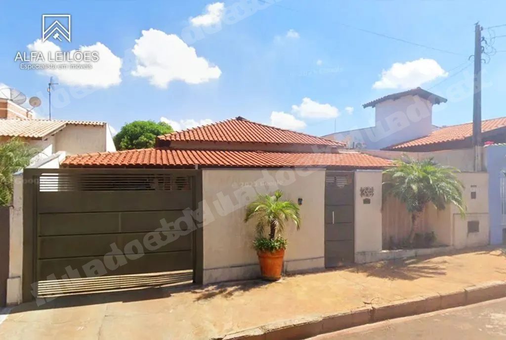 Casa de 360 m2 em leilao em Santa Rita D'oeste/SP
