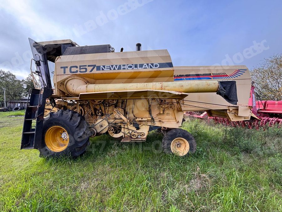 Máquina agrícola 2001 em leilão em Dom Pedrito/RS