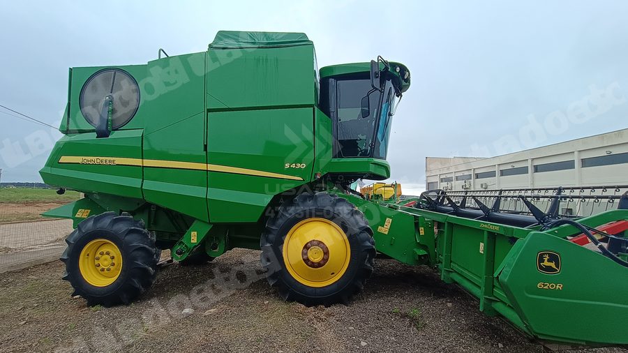 Máquina agrícola 2023 em leilão em Mato Queimado/RS