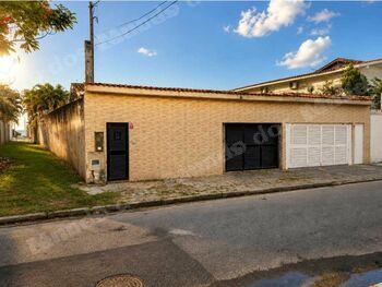 Casa de 299 m2 em leilao em Guarujá/SP