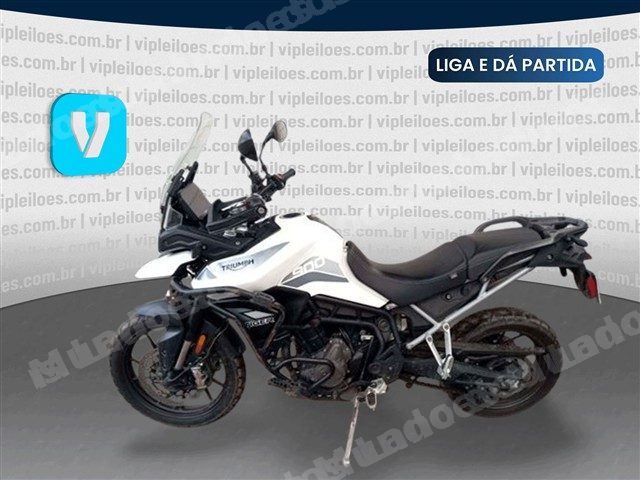 Triumph 2021 em leilao em Brasil