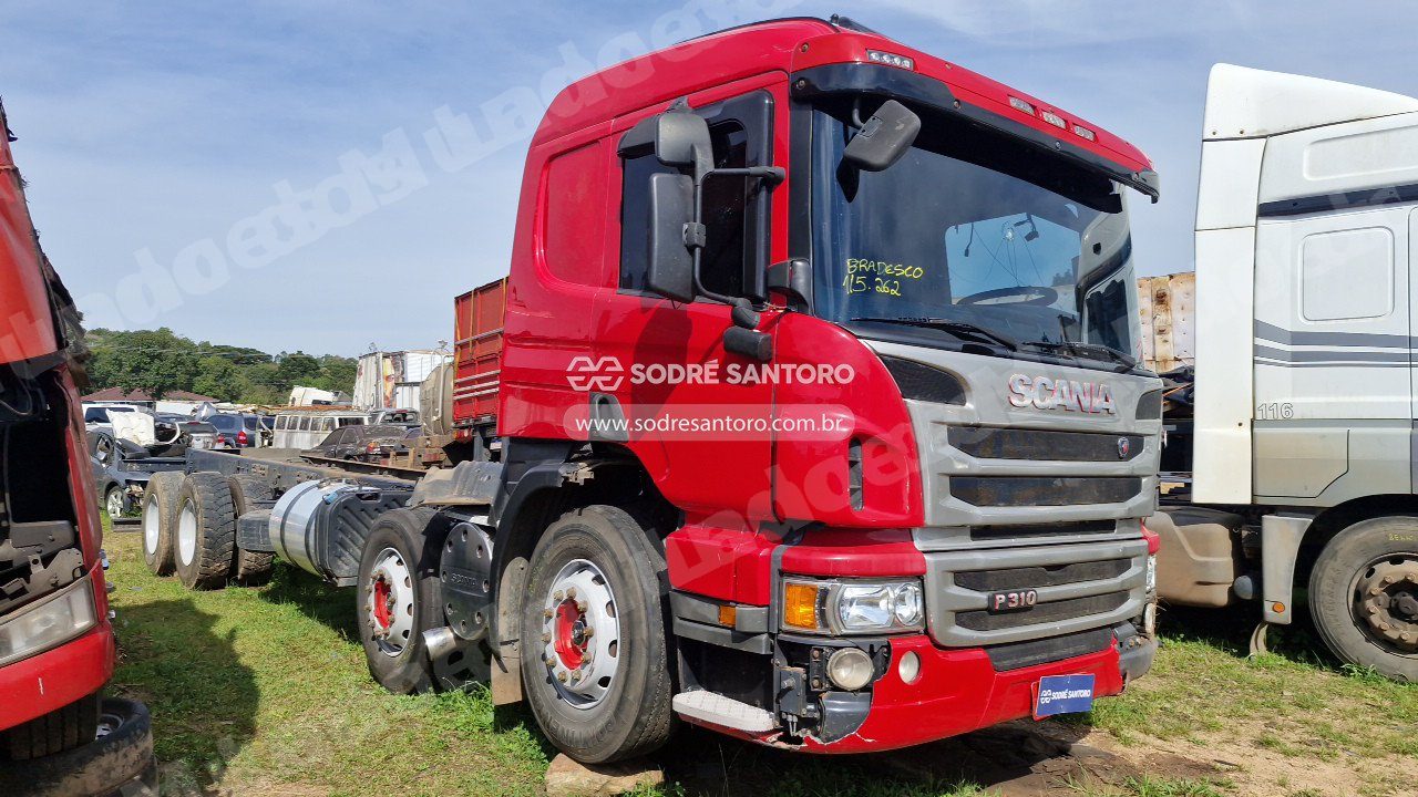 Scania P 310 B8X2 2012 em leilao em São José dos Pinhais/PR