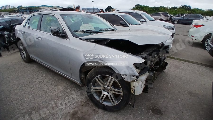 Chrysler 300C 3.6L V6 2012 em leilão em Guarulhos/SP