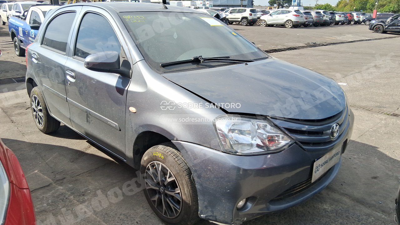 Toyota Etios Hb X 2014 em leilao em Brasil