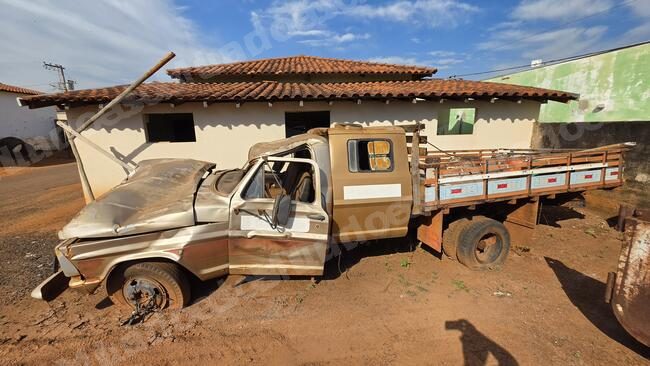 Ford F-4000 1986 em leilão em Brasil