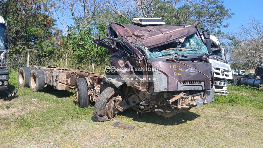 Ford Cargo 3133 6X4 2013 em leilão em Monte Mor/SP