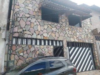 Casa de 208 m2 em leilão em Camaçari/BA