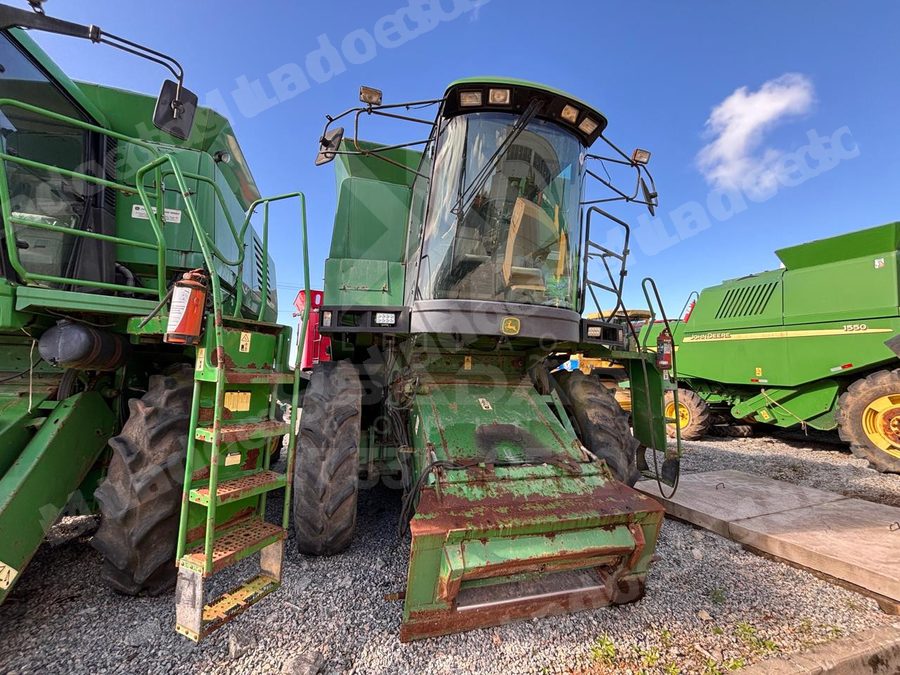 Máquina agrícola 2005 em leilão em Lavras do Sul/RS