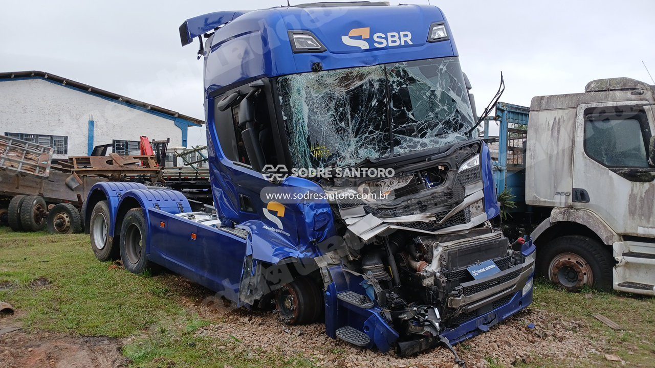 Scania G370 A6X2 2024 em leilão em São José dos Pinhais/PR