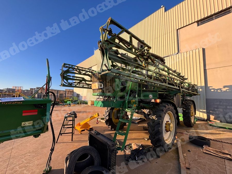 Máquina agrícola 2012 em leilão em Carazinho/RS