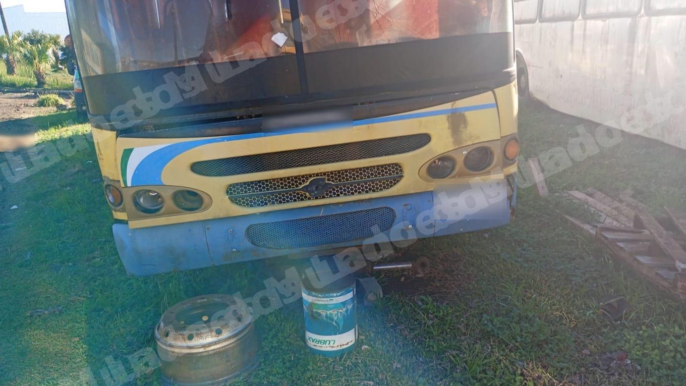Ônibus 2000 em leilão em Palmas/PR