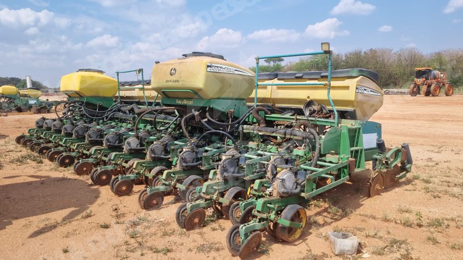 Máquina agrícola 2013 em leilão em Salto do Céu/MT